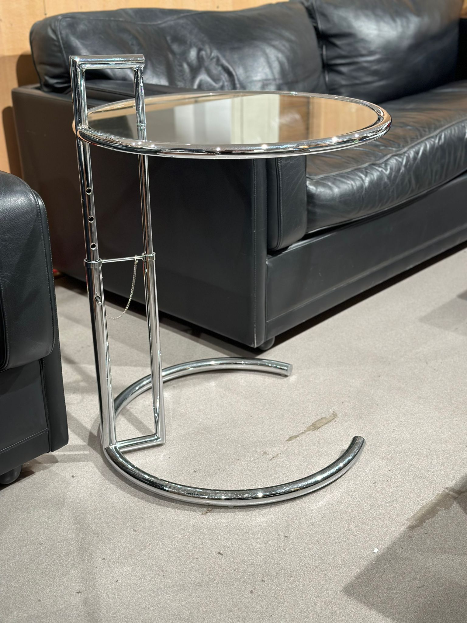 Table d'appoint design reglable en hauteur