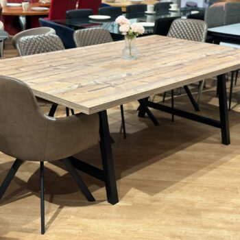 Table à manger style industriel