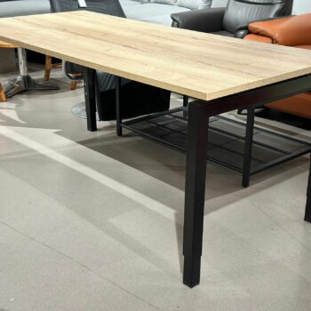 Table bureau avec espace de rangement pour câble