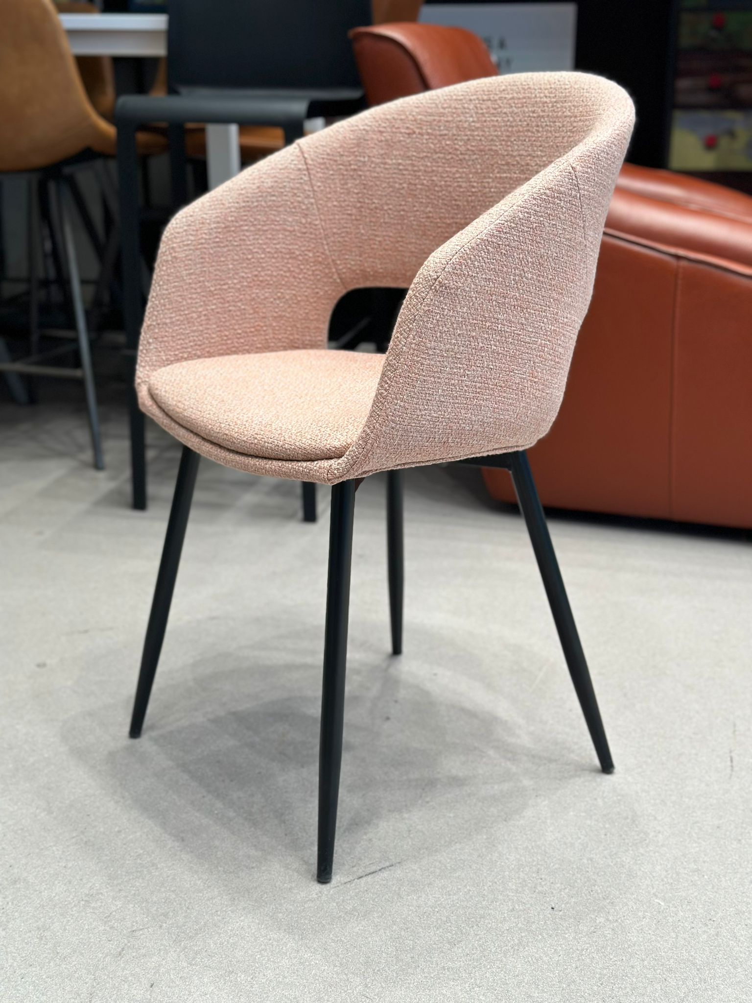 4x Chaises design rose - Image 2