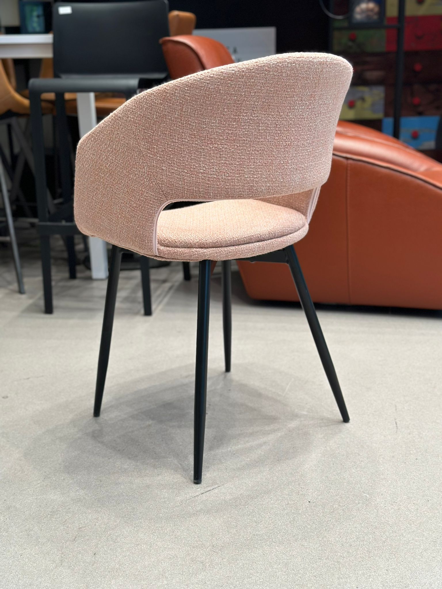 4x Chaises design rose - Image 3